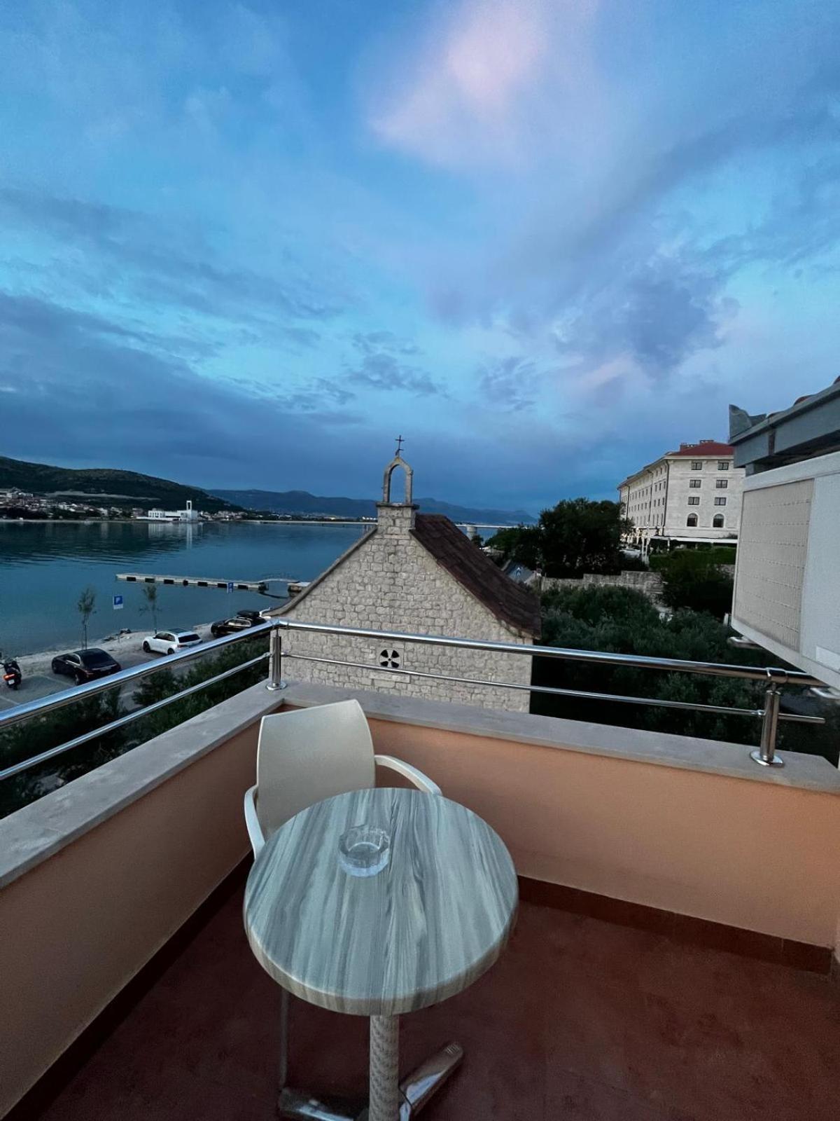 Apartments Kapetanovi Dvori Trogir Exterior photo