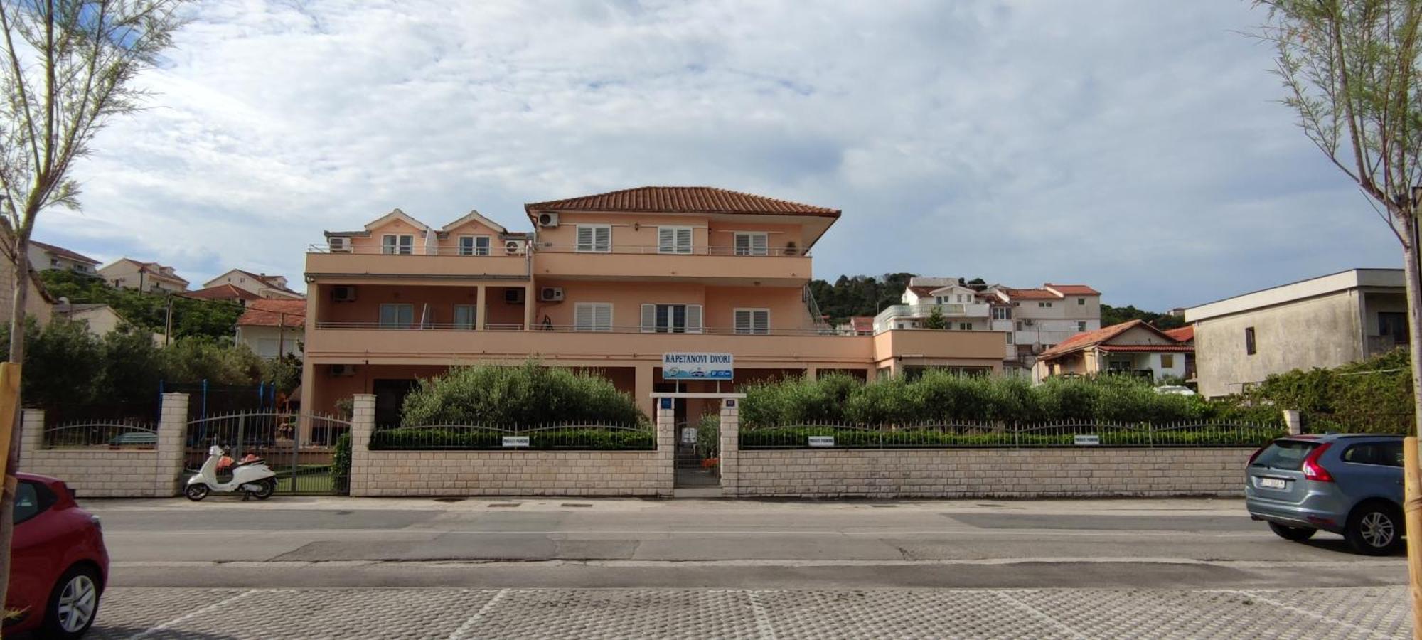 Apartments Kapetanovi Dvori Trogir Exterior photo